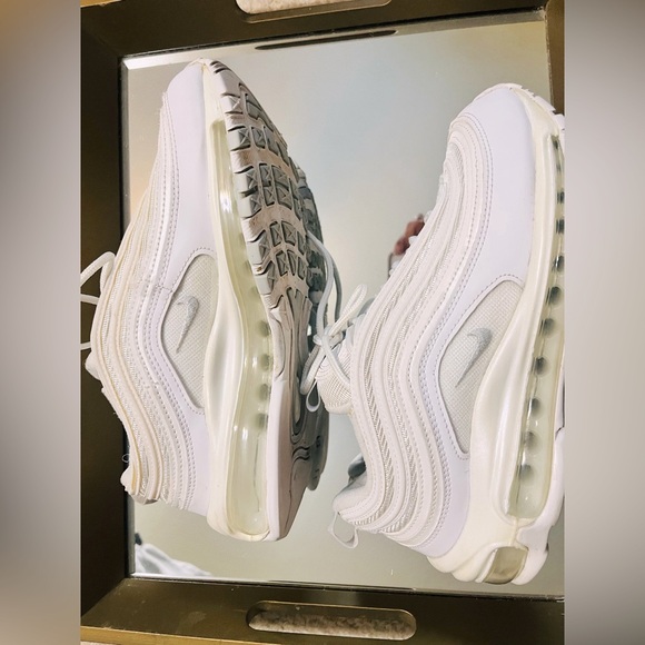 Nike Air Max 97 - New-like condition- See photos Size 7.5 Boys/ 6-6.5 Womens - Picture 3 of 12
